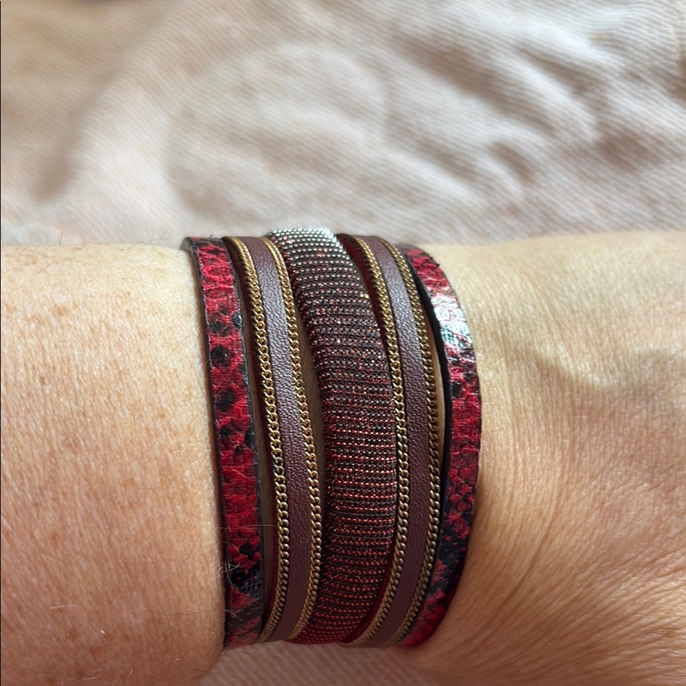 Elegant Red and Gold Bracelet